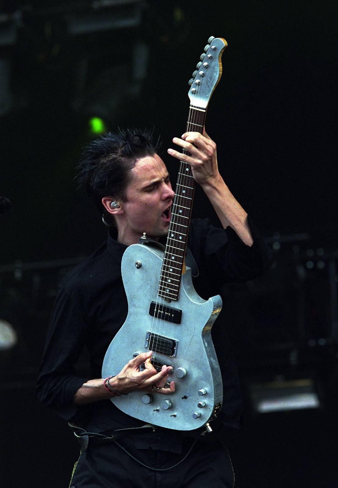 Matt et sa Manson Delorean lors du Pinkpop Festival 2002